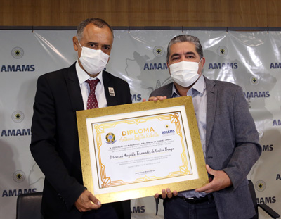 Marconi foi homenageado com a comenda Antônio Lafetá Rebello (Foto: Thiago Rios)